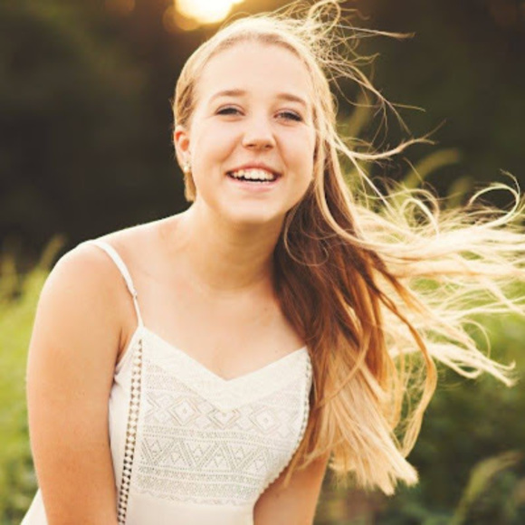 Meet your Posher, Claire - Picture 1 of 1